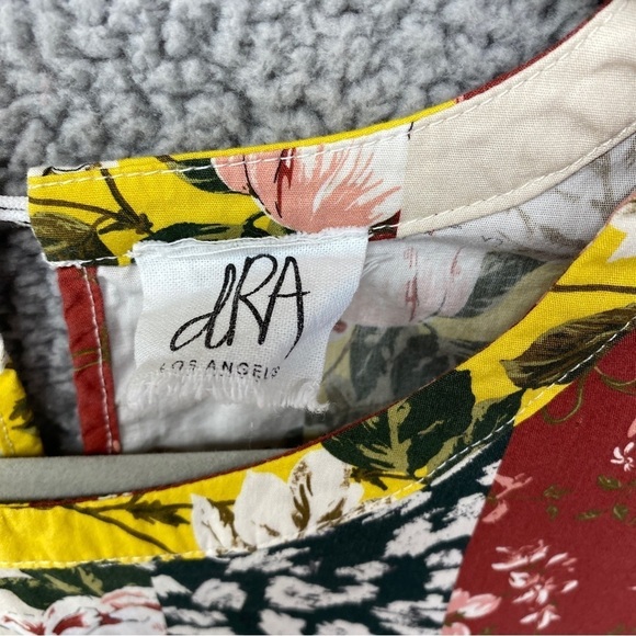 dRA Los Angeles Mojito Floral Patchwork ColorBlock Top - Picture 7 of 9